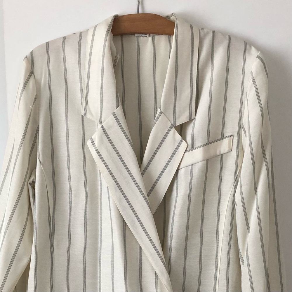 White and Blue Blazer - Picture 4 of 6